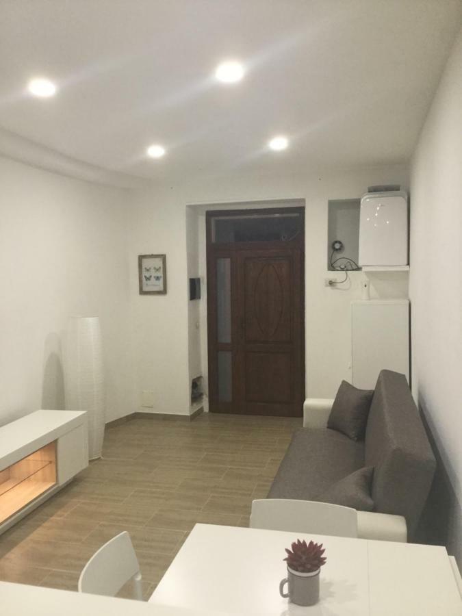 Al Centro Di Cagliari Apartment Luaran gambar