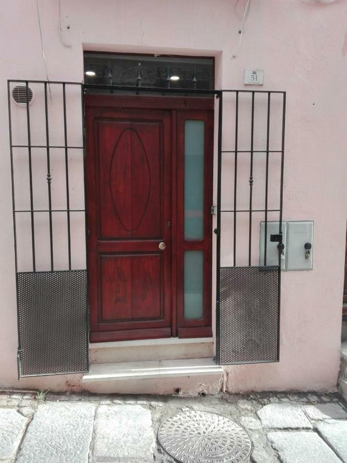 Al Centro Di Cagliari Apartment Luaran gambar